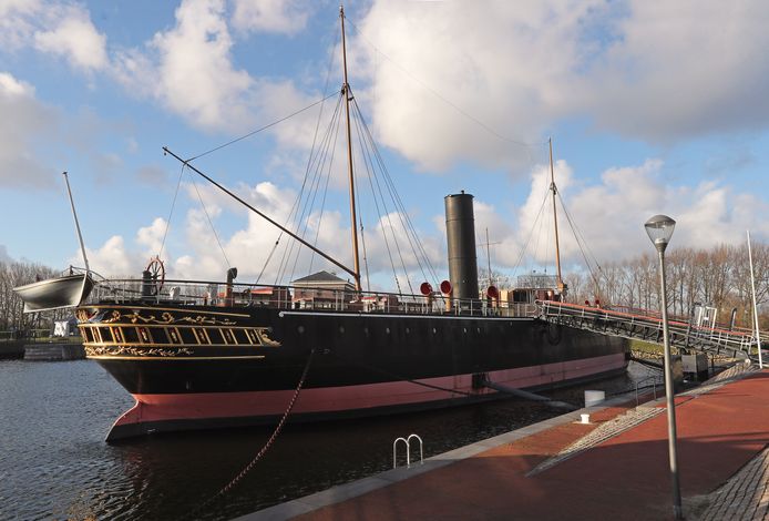 Het bestuur van museumschip De Buffel zou wel een overkapping willen.