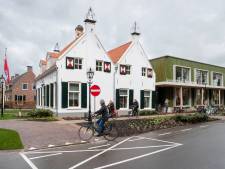 Muren van flesjes Grolsch of Heineken? Het zou bij het nieuwe gemeentehuis van Renswoude zomaar kunnen