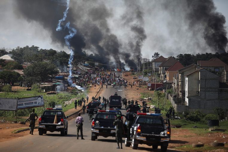 De protesten tegen politiegeweld in Nigeria zijn ontaard ...