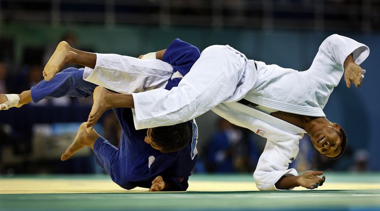 Einde toernooi voor Dex Elmont (witte pak) in de tweede ronde; hij verliest van de Amerikaan Taylor Takata. Foto ANP/Robert Vos Beeld 