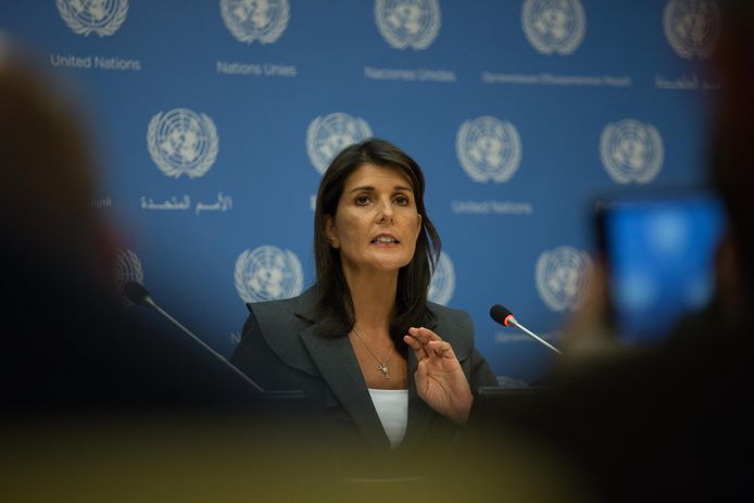 De Veiligheidsraad van de Verenigde Naties komt vrijdag bijeen om zich te buigen over de situatie in de Syrische provincie Idlib. Dat zegt de Amerikaanse ambassadrice bij de VN, Nikki Haley. "Idlib is ernstig. Het is een tragische situatie", aldus Haley.