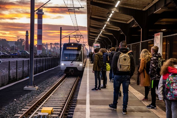 Voor alle Waterwegsteden geldt dat de Hoekse Lijn in een enorme behoefte voorziet.