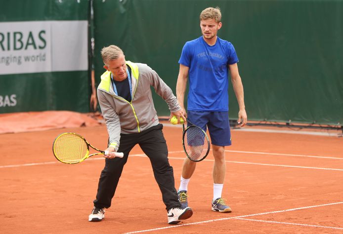 Een foto van Roland Garros 2016: Thomas Johansson met David Goffin.