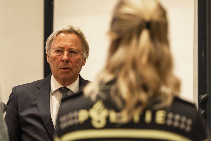 Waarnemend burgemeester Peter den Oudsten vorige week tijdens een schorsing van een ingelaste commissievergadering van de gemeenteraad over de onlusten in een aantal Utrechtse wijken.