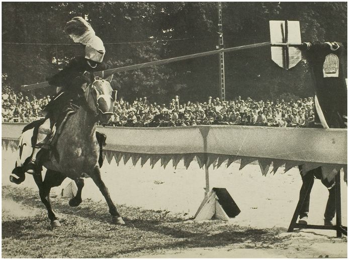 Mei 1978: de viering van 800 jaar Helmond  met een riddertoernooi in de kasteeltuin door de Franse stuntgroep Spectacle D'Action Jacky Venon.