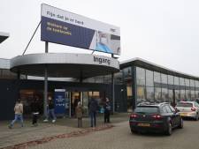 Van sporthal naar showroom; de coronatestlocatie van de GGD zit nu op de autoboulevard in Helmond