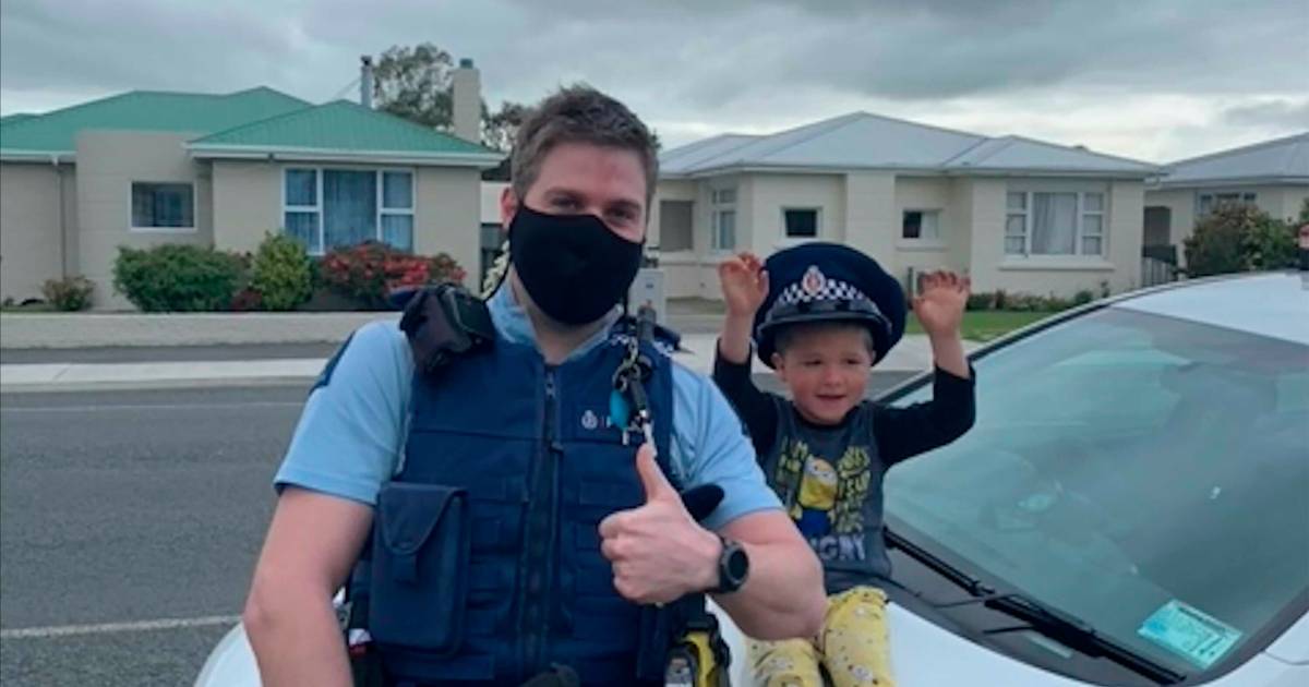 New Zealand agent responds to toddler emergency call: ‘Your toys are really cool’ |  Instagram