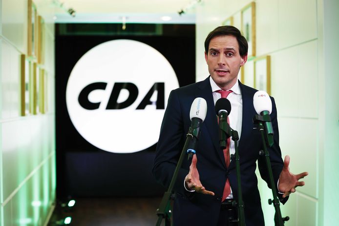 CDA-lijsttrekker Wopke Hoekstra reageert in het partijbureau op de uitslagen voor de Tweede Kamerverkiezingen.