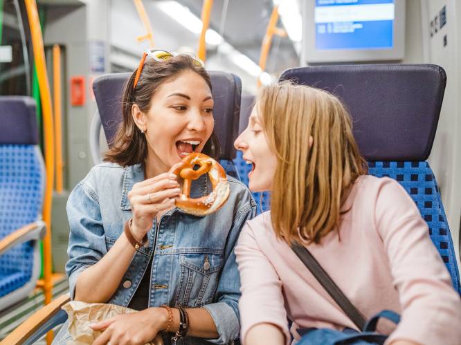Mag je binnenkort niets meer eten of drinken op de trein, tram en bus om obesitas tegen te gaan?