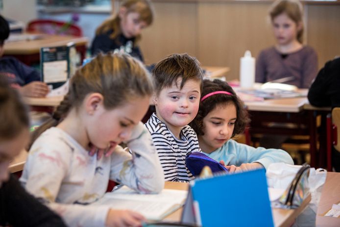 Op sommige scholen werkt de Wet passend onderwijs goed en worden zorgleerlingen binnenboord gehouden, zoals op basisschool De Kroevendonk in Roosendaal.