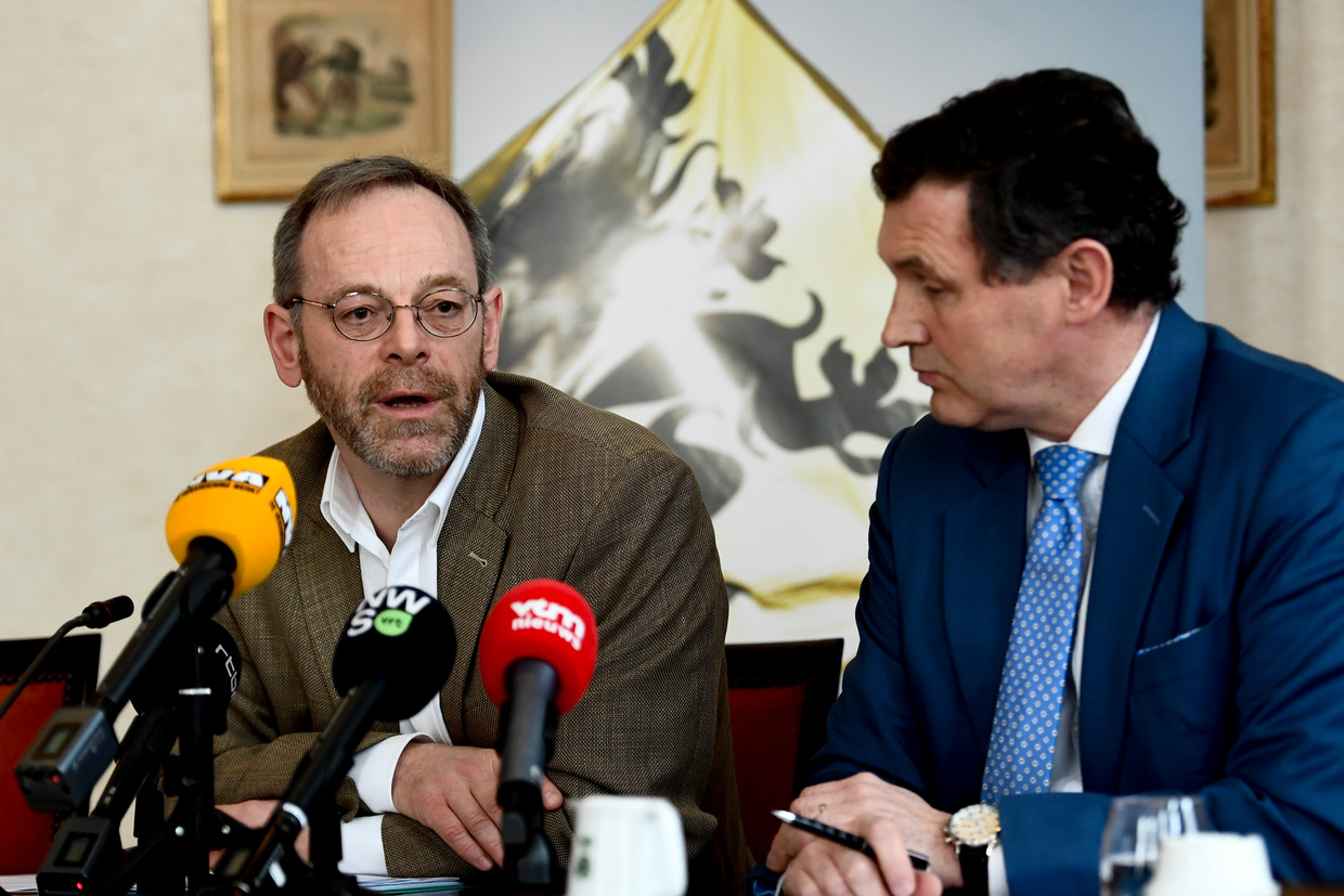 N-VA’ers Peter De Roover en Karl Vanlouwe. Beeld BELGA