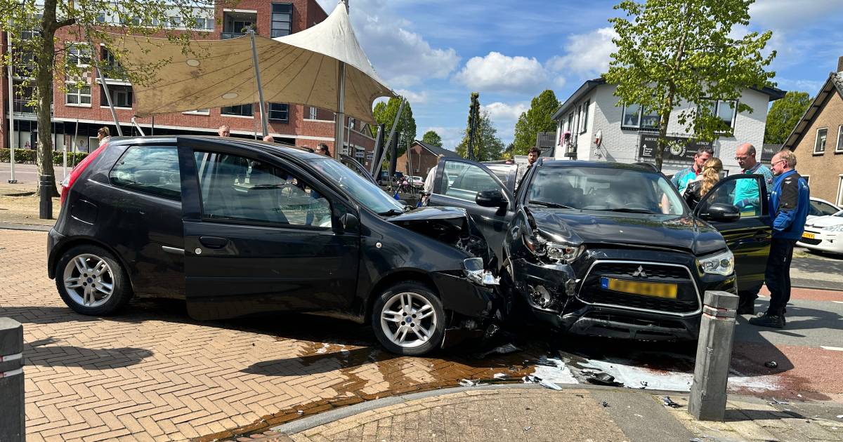 Botsing met twee autos in Dodewaard, één gewonde.