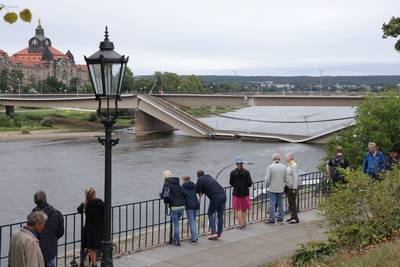 Part of collapsed bridge in Dresden blown up in a controlled manner