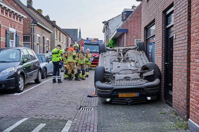 Dronken bestuurder die salto maakte tegen woning, was voor het eerst met auto van zijn moeder op stap:  ‘Superstom, meer kan ik er niet over zeggen’
