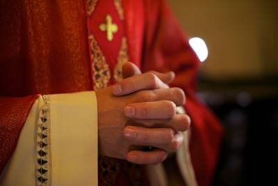 Un prêtre de 87 ans mis en examen pour le viol présumé d'une fillette de 8 ans