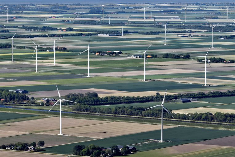 Luchtfoto van de vele windmolens in het Noord-Hollandse Windpark Wieringermeer. Beeld ANP