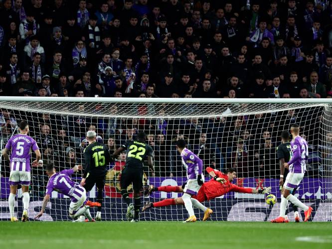 KIJK. Een uitmuntende Thibaut Courtois en Karim Benzema schenken Real Madrid gevleide zege bij Valladolid
