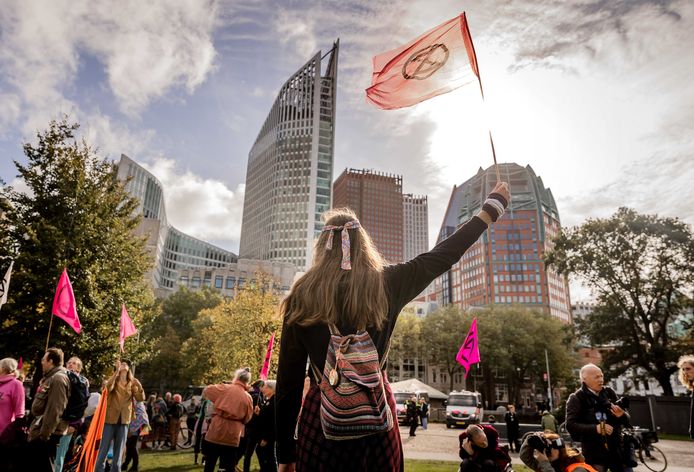 Jonge vrouw tijdens klimaatdemonstratie in Den Haag. Beeld ter illustratie.