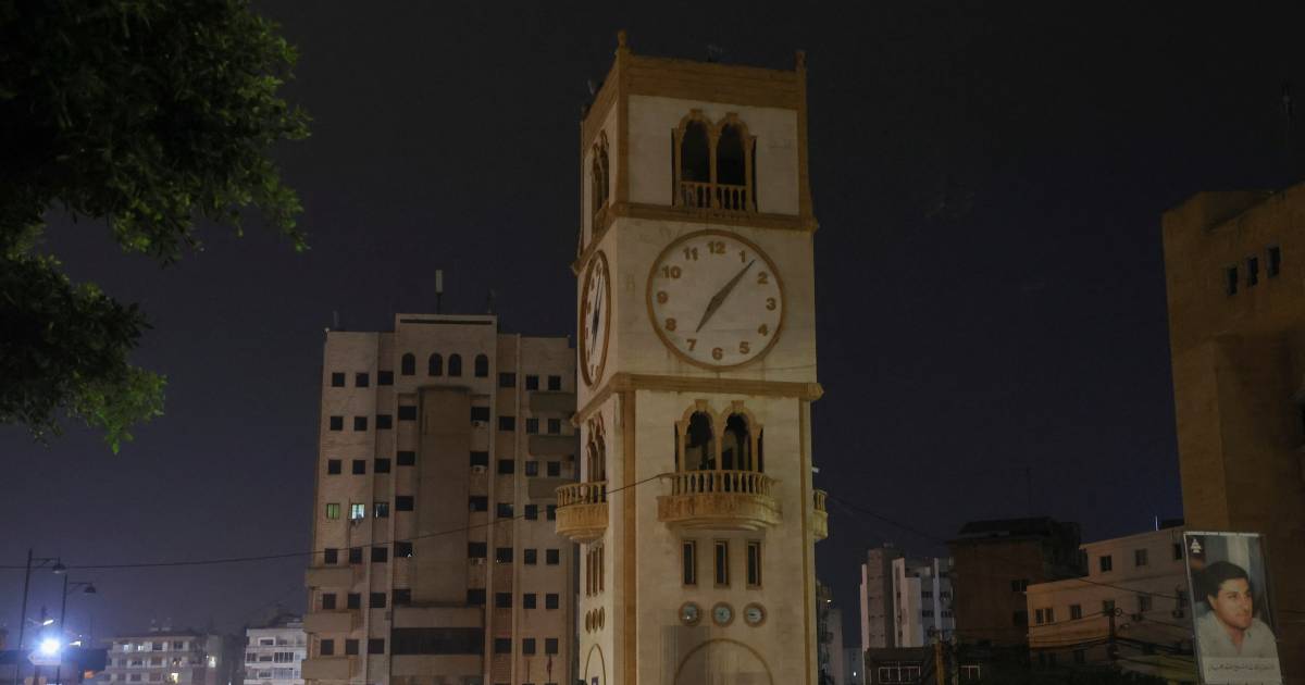 The clock in Lebanon does not advance an hour to the last minute: daylight saving time begins a month later |  outside