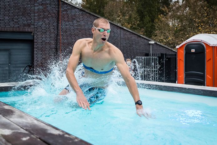 31-uur-en-7-minuten-non-stop-tegen-stroom-in-zwemmen-maarten-van-der