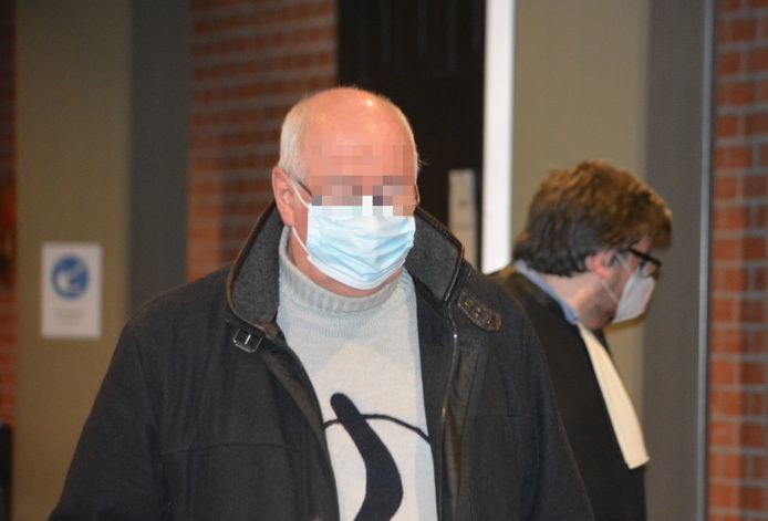 Dirk S. in het gerechtsgebouw van Brugge.