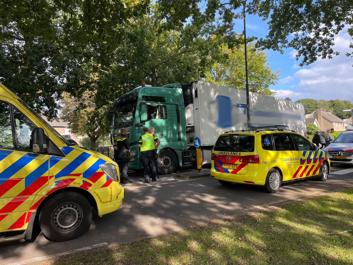 Fietsster Zwaargewond Bij Aanrijding Op gevaarlijke Rotonde In Vught 