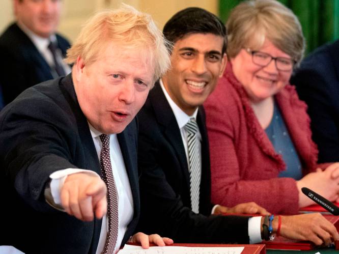 Boris Johnson verwelkomt nieuwe kabinet