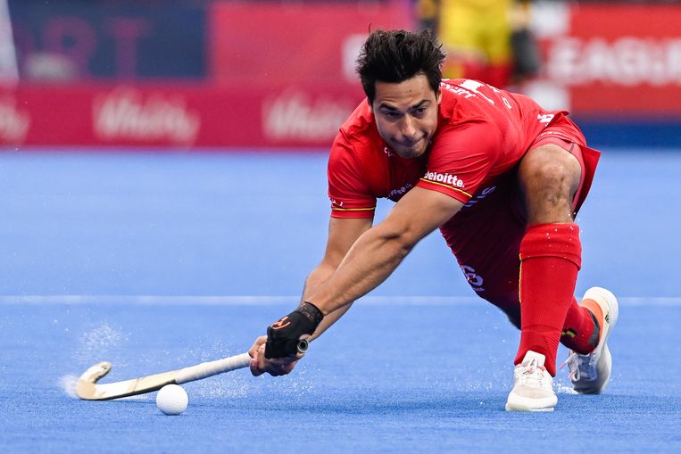 'Hockey is niet de grootste sport, waarom zouden we als arrogante zakken naast onze schoenen gaan lopen? Ik spiegel me aan de wielrenners: die blijven toegankelijk, ook als ze alles gewonnen hebben.' Beeld BELGA