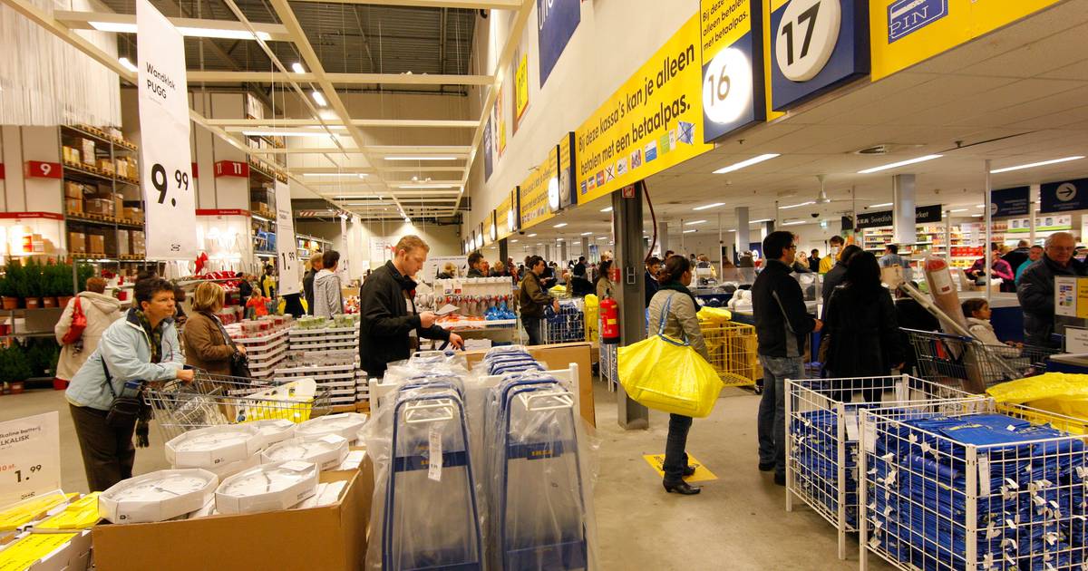 Kassamedewerker Ikea liet maandenlang doorlopen zonder te betalen | Delft | AD.nl