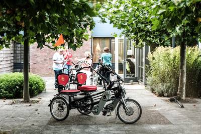 Luyksgestelnaren die niet meer alleen kunnen fietsen, kunnen straks terecht op de duofiets