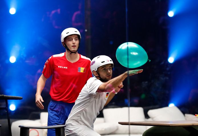 Le Pérou remporte la 1re édition de la Coupe du monde… De ballons de  baudruche 