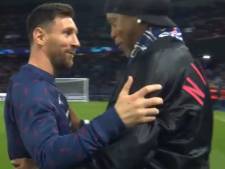 La superbe accolade entre Ronaldinho et Messi au Parc des Princes