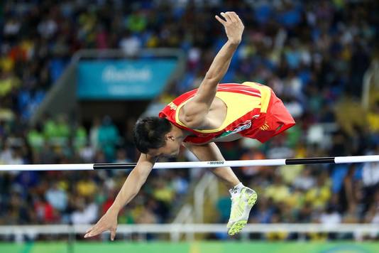 un incroyable saut en hauteur sur une seule jambe autres sports 7sur7 be