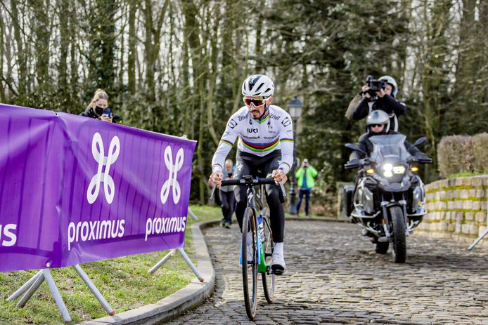 Alaphilippe verkent de Ronde van Vlaanderen.