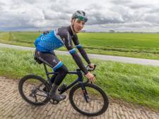 Timo de Jong vierde in chaotische eindsprint van Ronde van Overijssel