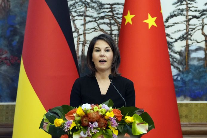 De Duitse minister van Buitenlandse Zaken Annalena Baerbock drong tijdens haar bezoek aan China bij de regering aan om druk uit te oefenen op Rusland om de oorlog in Oekraïne te beëindigen.