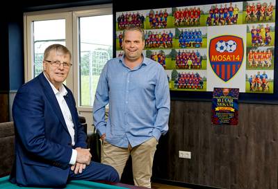 Al tien jaar gelukkig huwelijk tussen voetballers uit Macharen en Oijen, ‘zou leuk zijn om periodeti