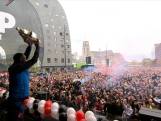 Tienduizenden fans zingen Feyenoord toe tijdens huldiging