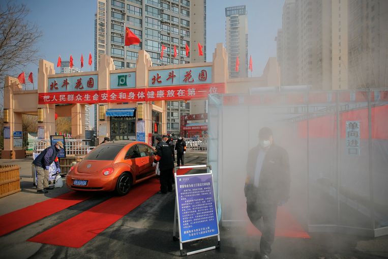 Ontsmettende spray wordt ingezet in Tianjin.
