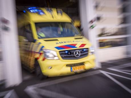 Dronker bestuurder vliegt met trekker en al over de kop