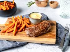 Wat Eten We Vandaag: Entrecote met bearnaisesaus en zoete aardappelfriet