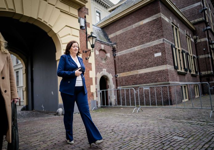 Conny Helder, minister voor Langdurige Zorg en Sport, op het Binnenhof voorafgaand aan de wekelijkse ministerraad.