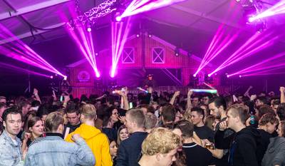 Nieuwjaarsparty ter ziele, organiserende Hoevenaren zijn doelgroep ontgroeid. ‘Het waren 7 fantastis