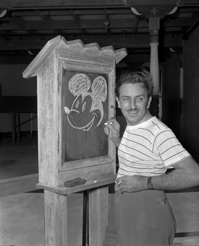 Уолт Дисней, создатель Микки Мауса, в отеле Pancoast в Майами, 1941 год.
