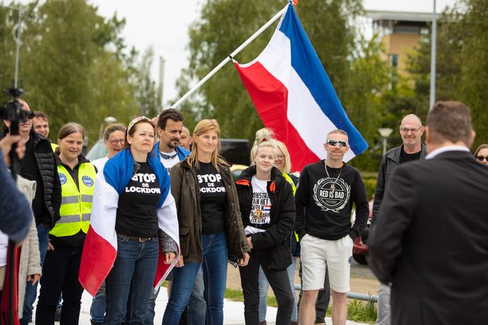 Een eerdere demonstratie in Hilversum  van Demonstratie van het Volk. De groep was klein, de bijeenkomst verliep rustig.