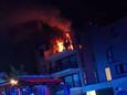 De brand woedde in een appartement in de Zuidmoerstraat in Eeklo. Een vader en zijn dochtertje (4) geraakten daarbij gewond.