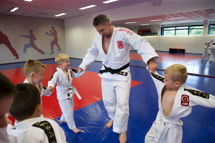 Judoleraar Thijs Holtermann geeft al twee jaar judoles. Binnenkort ook aan mensen met een beperking.