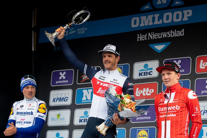 Jasper Stuyven won de Omloop voor Yves Lampaert en Soren Krah Andersen