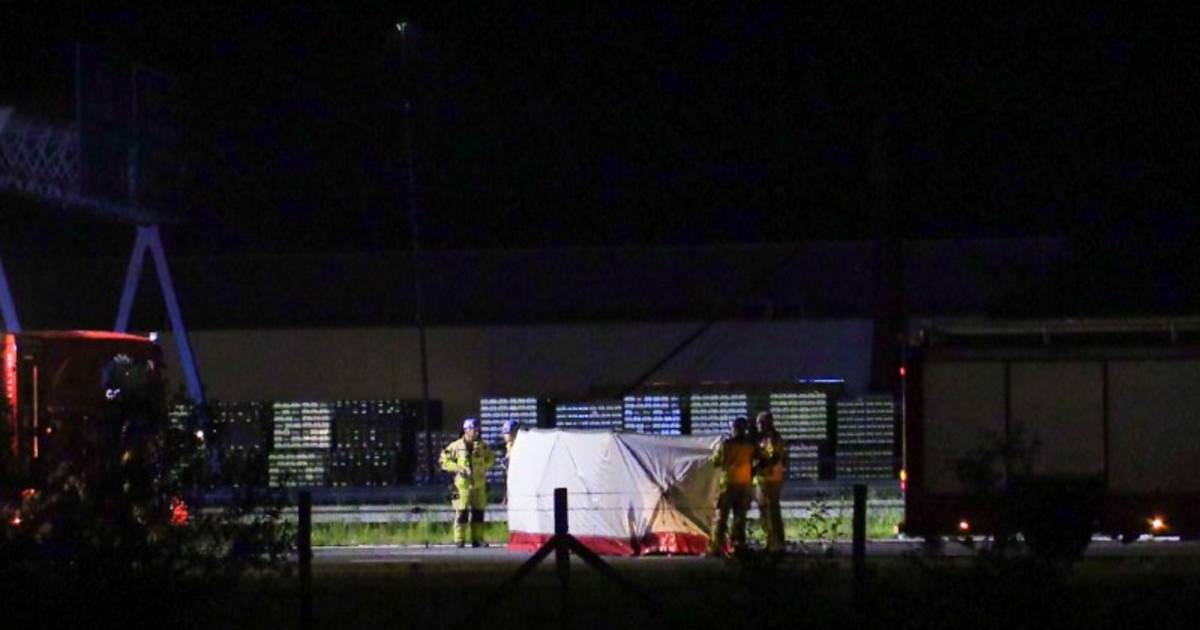 Dode bij ernstige aanrijding op A35 bij Enschede, weg dicht voor verkeer.