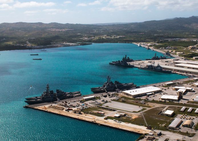 Een luchtfoto van de Amerikaanse marinebasis in Guam.